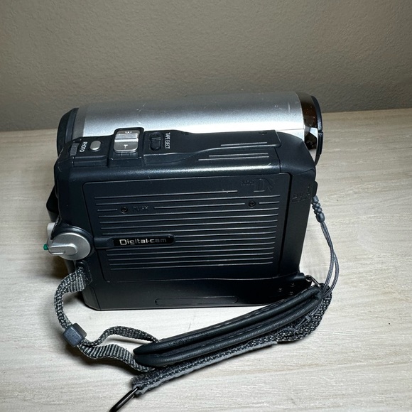 Samsung Digital-Cam SC-D353 NTSC Mini DV Camcorder UNTESTED No Charger for parts - Picture 4 of 11